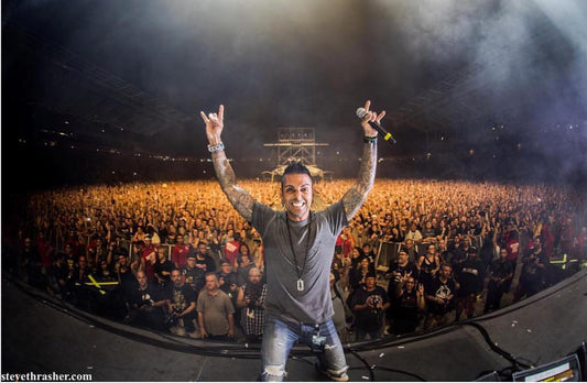 JOSE MANGIN WEARS CULT ON STAGE