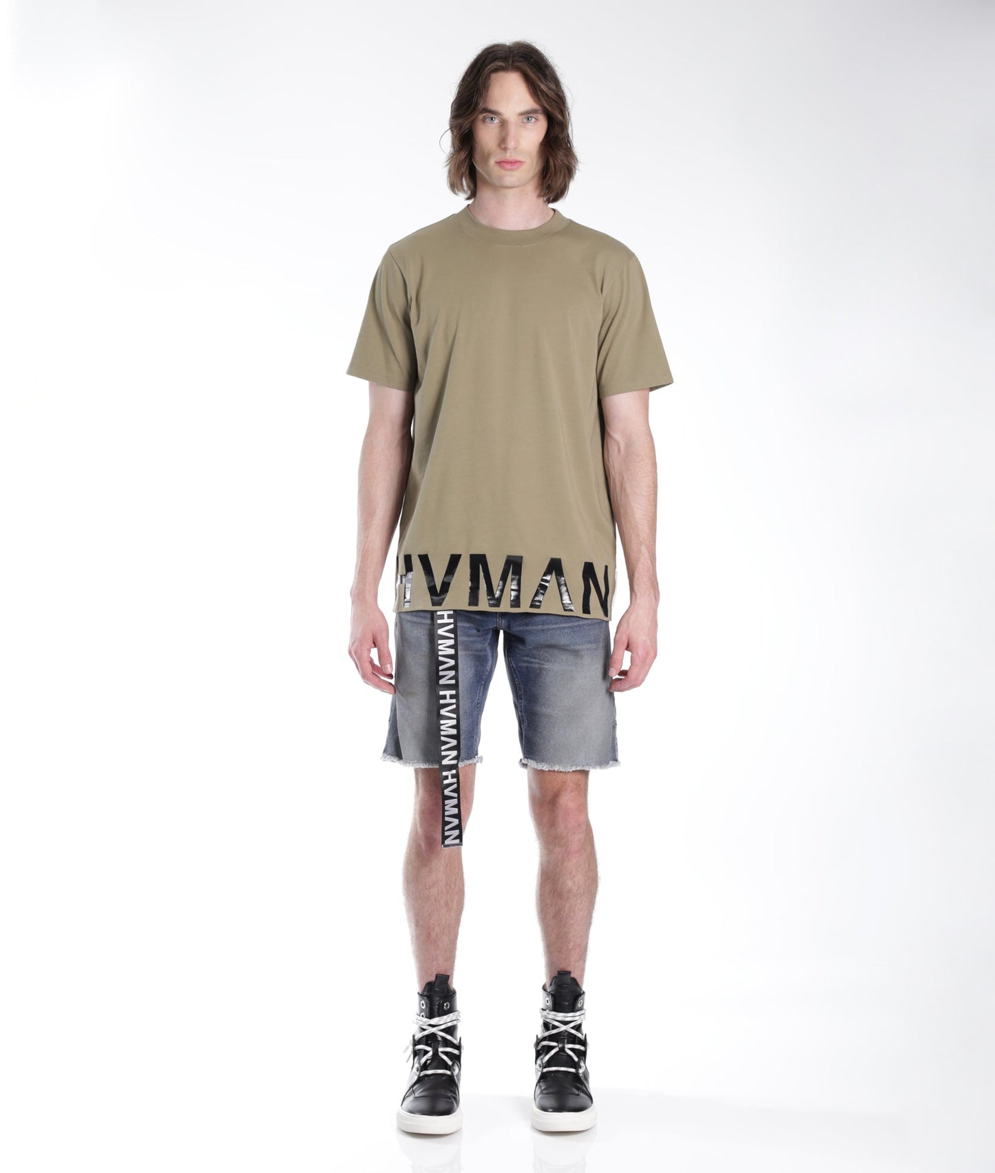 NOVELTY TEE HVMAN HEM IN SAGE