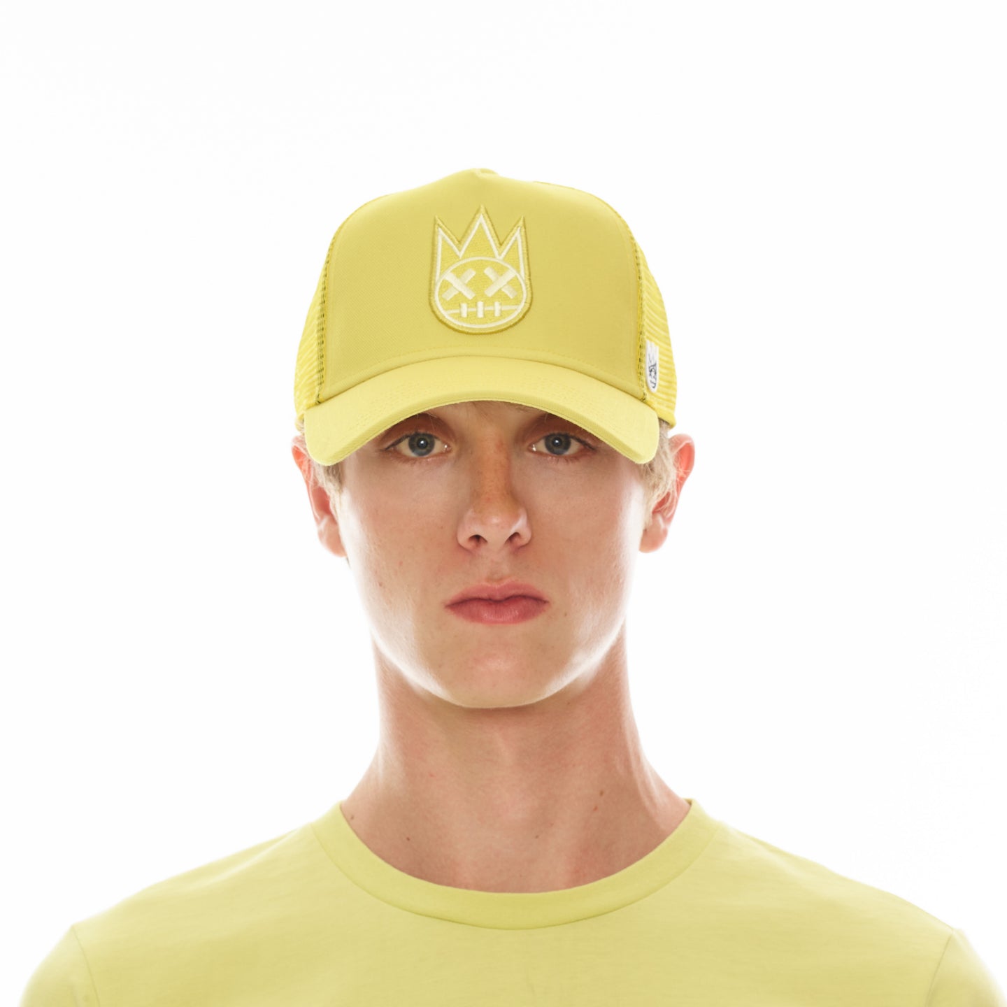 CLEAN LOGO MESH BACK TRUCKER CURVED VISOR IN CANARY