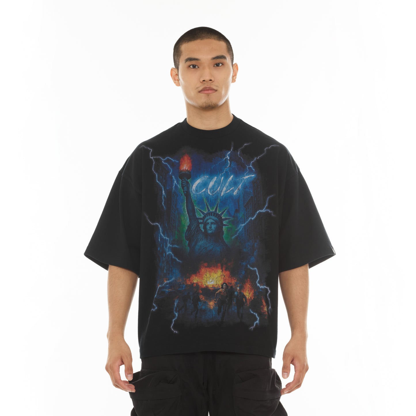 Cult's Oversized Short Sleeve Crew Neck Tee "Big Apple" in Black