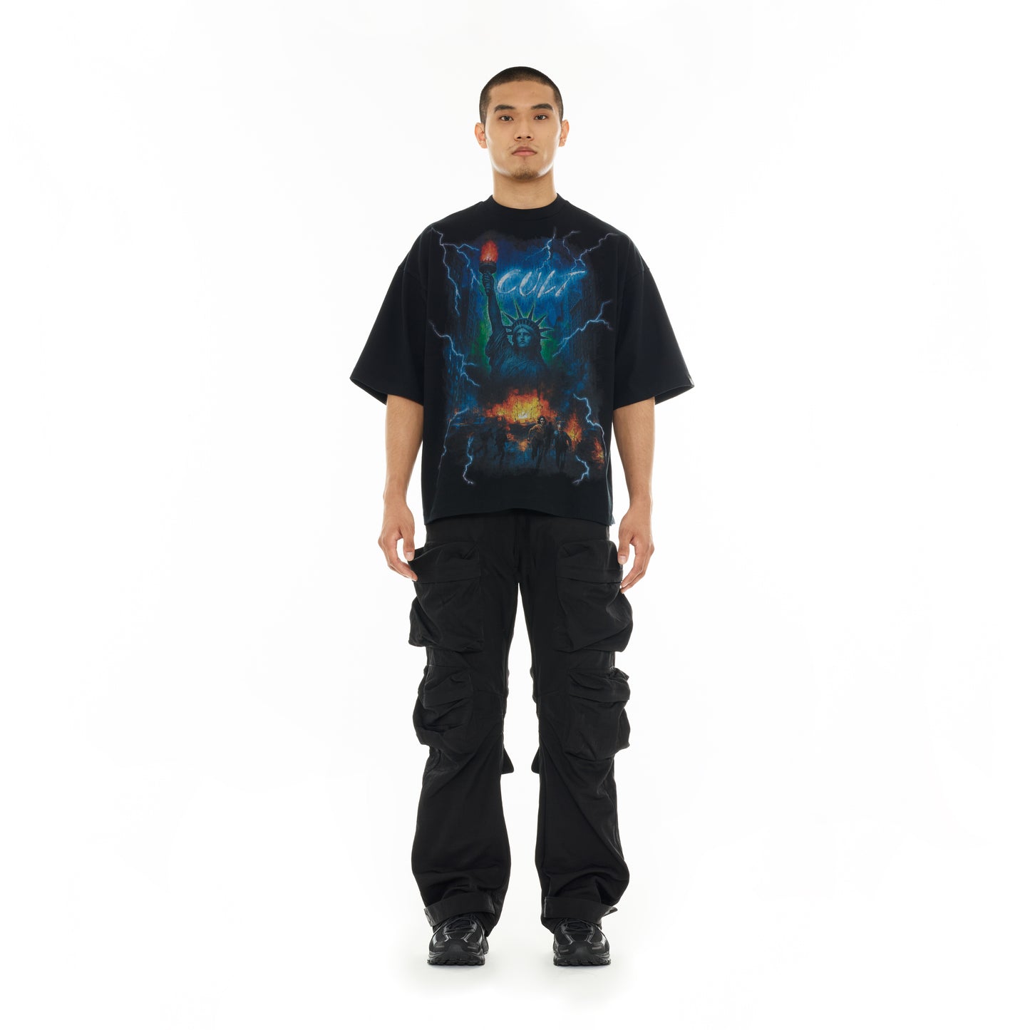 Cult's Oversized Short Sleeve Crew Neck Tee "Big Apple" in Black