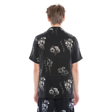 Load image into Gallery viewer, CAMP SHORT SLEEVE WOVEN SHIRT IN THORNS